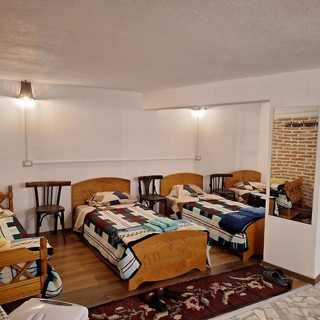 At Pikotiko'S - Korca City Rooms For Rent 外观 照片