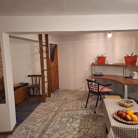 At Pikotiko'S - Korca City Rooms For Rent 外观 照片