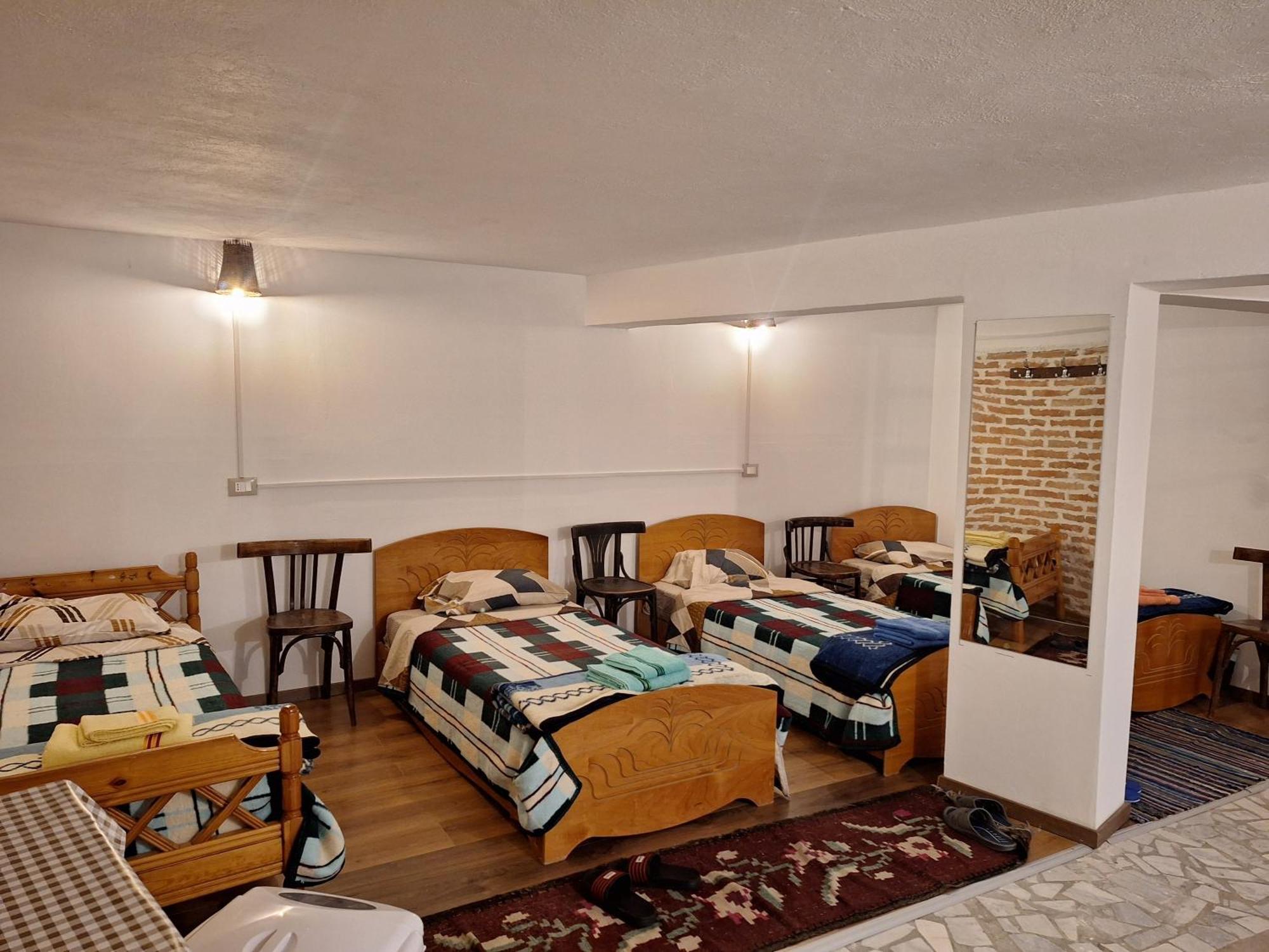At Pikotiko'S - Korca City Rooms For Rent 外观 照片