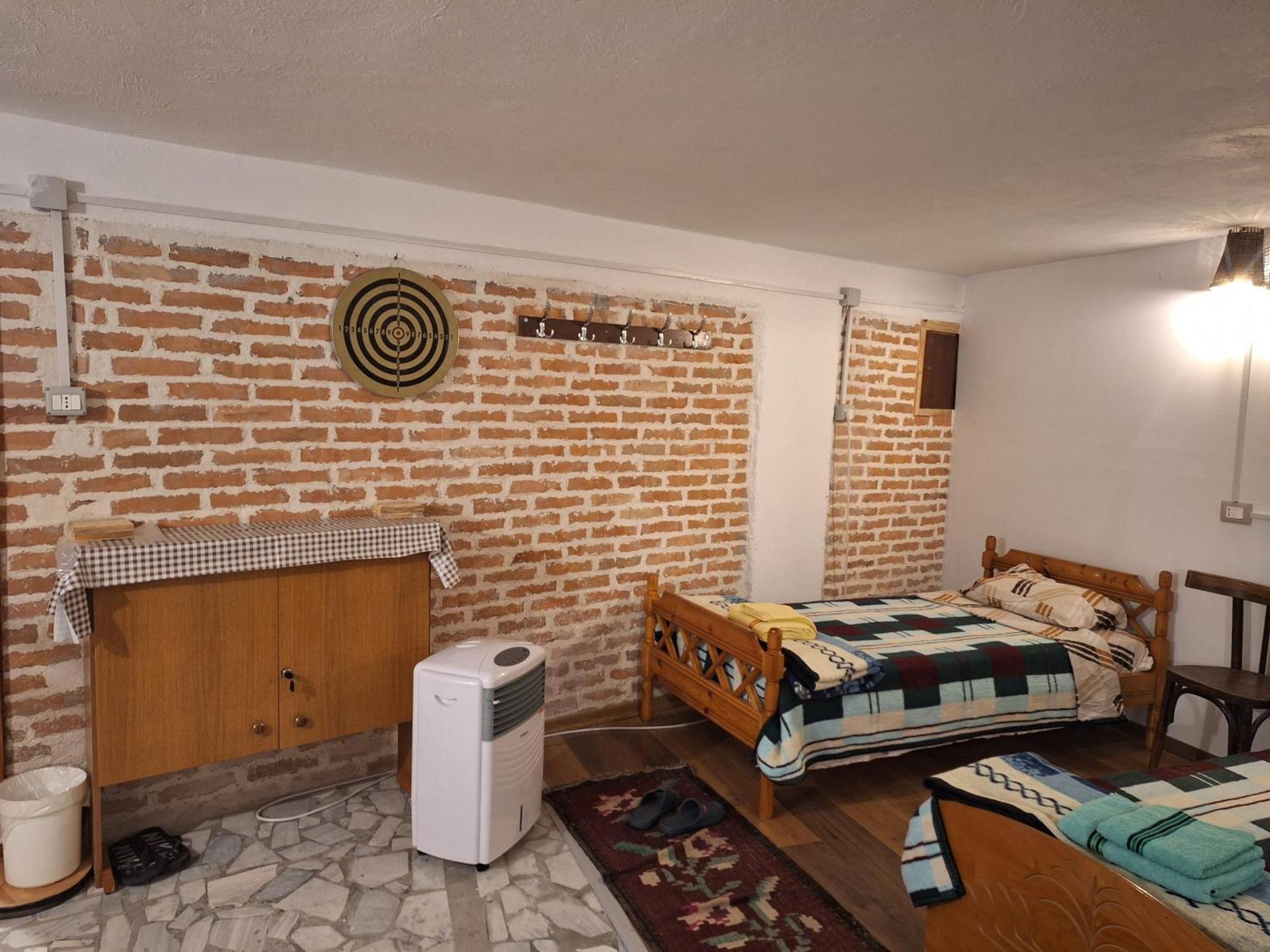 At Pikotiko'S - Korca City Rooms For Rent 外观 照片