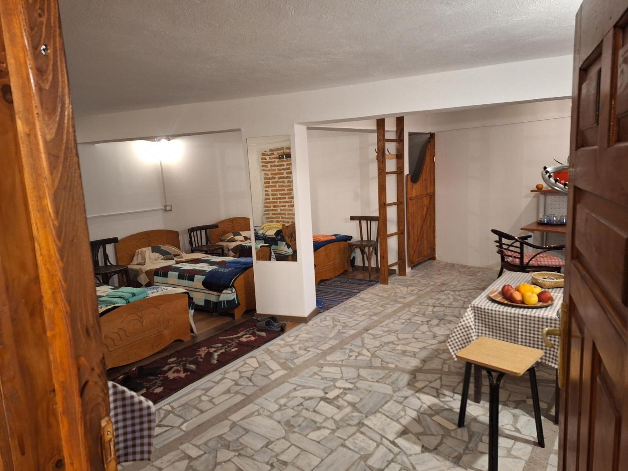 At Pikotiko'S - Korca City Rooms For Rent 外观 照片