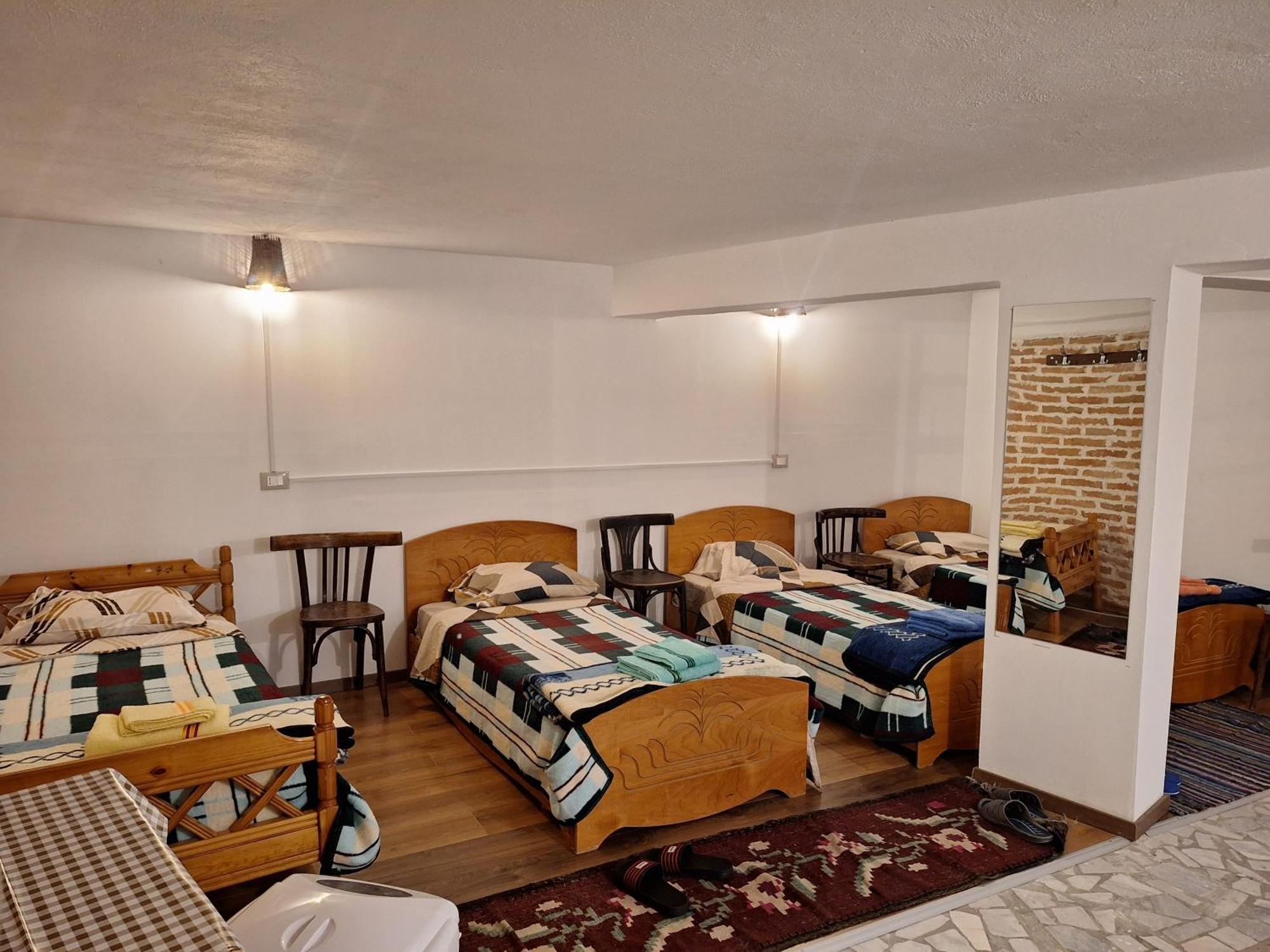 At Pikotiko'S - Korca City Rooms For Rent 外观 照片